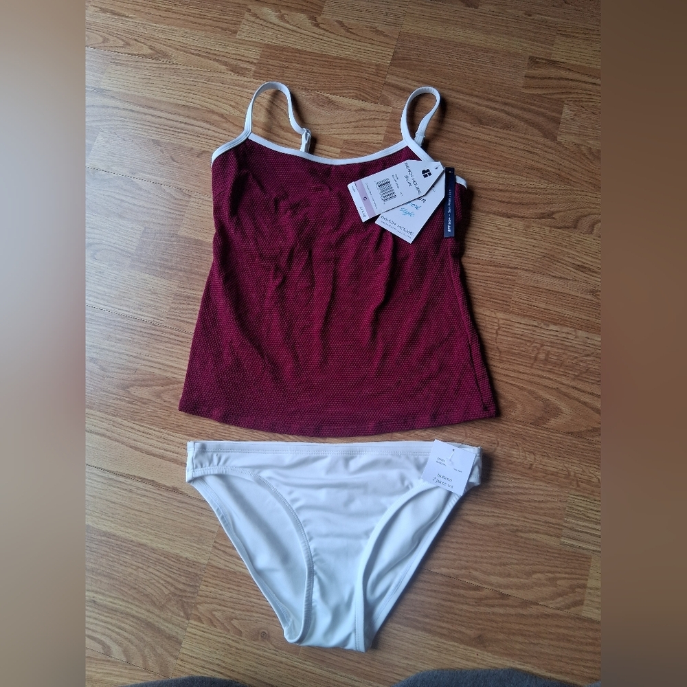 NWT BEACH house Ladies 2 Piece Swimsuit, Burgandy, White Sz 6, 8, MSRP $75.